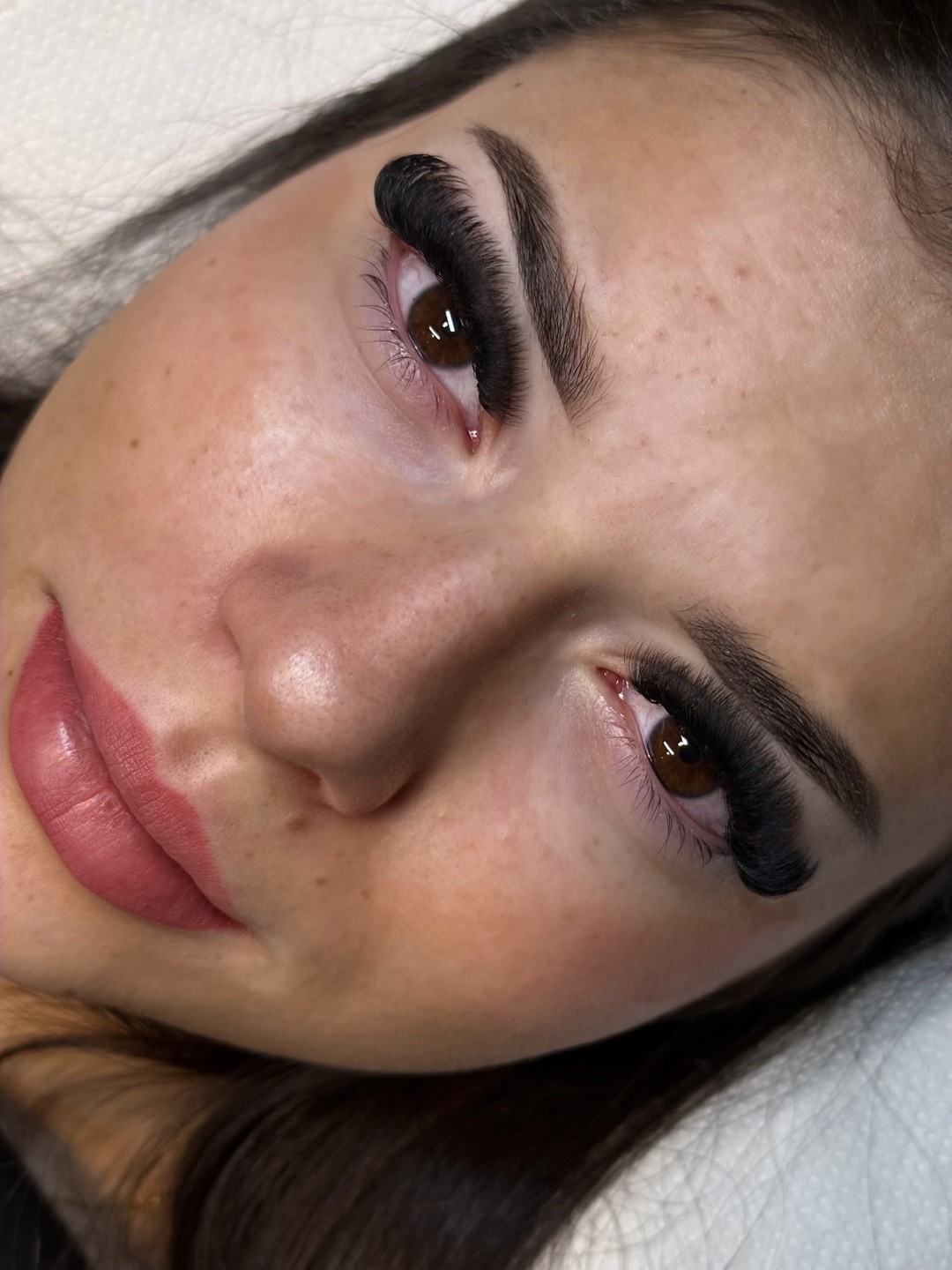 Regard sublimé par des extensions de cils chez SMZ Beauty